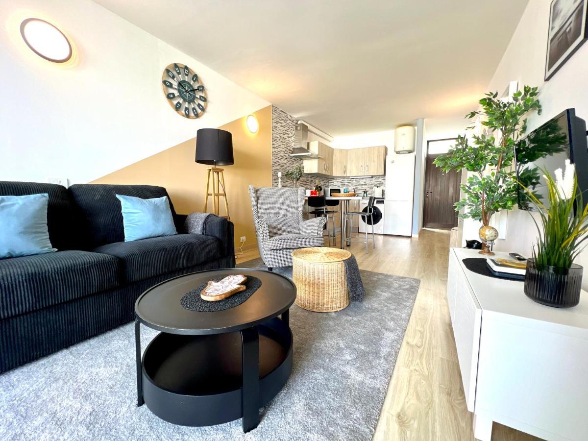 ארונה Stunning Lovely Flat With Pool And Strong Wi-Fi, 31 מראה חיצוני תמונה