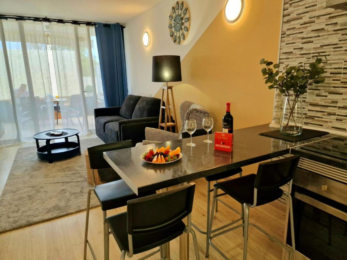 ארונה Stunning Lovely Flat With Pool And Strong Wi-Fi, 31 מראה חיצוני תמונה