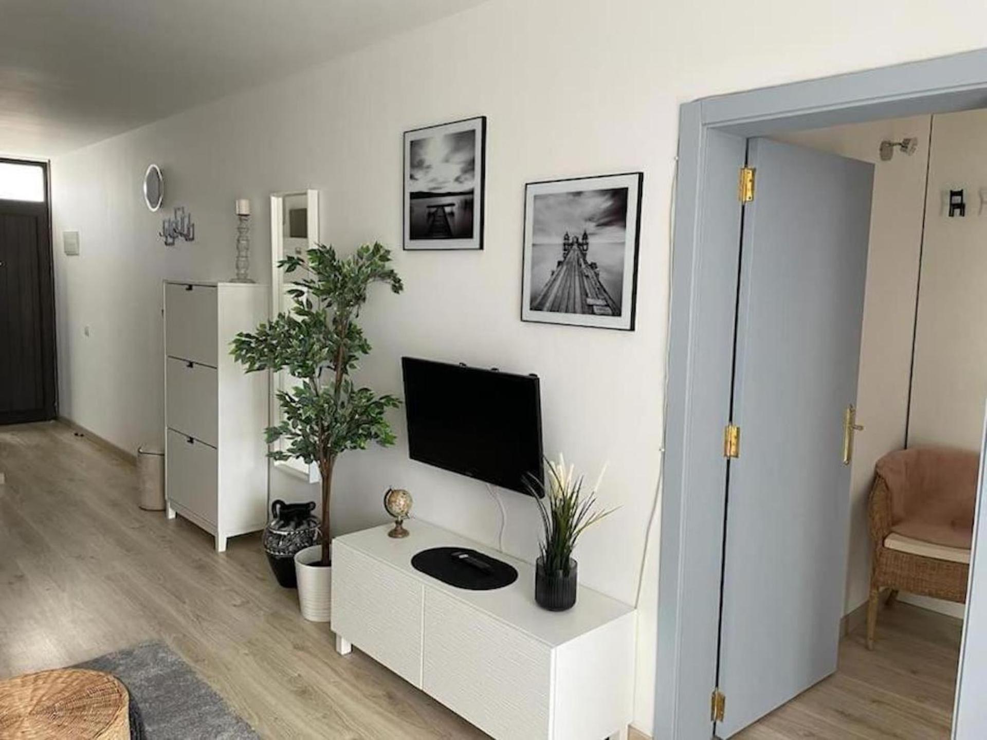 ארונה Stunning Lovely Flat With Pool And Strong Wi-Fi, 31 מראה חיצוני תמונה