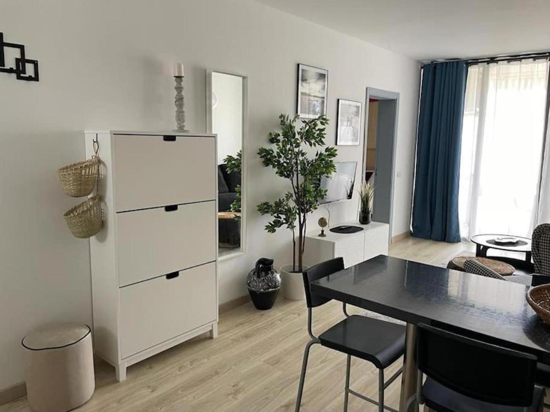 ארונה Stunning Lovely Flat With Pool And Strong Wi-Fi, 31 מראה חיצוני תמונה